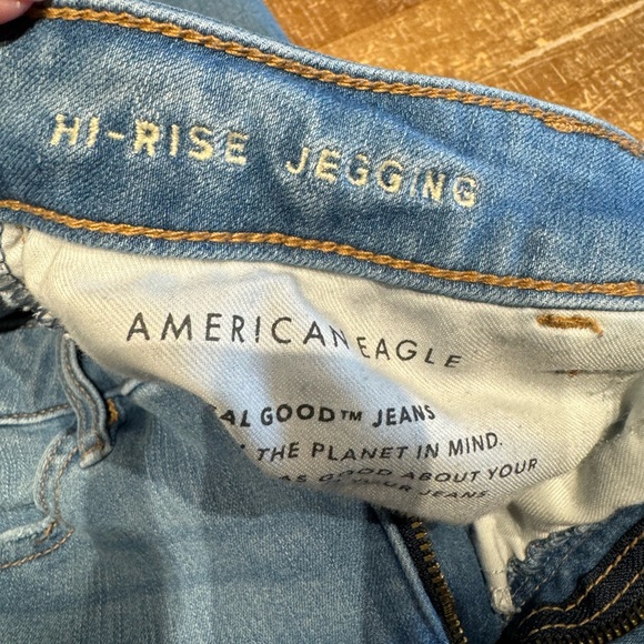 American Eagle Hi-Rise Distressed Jeggings - Picture 16 of 16